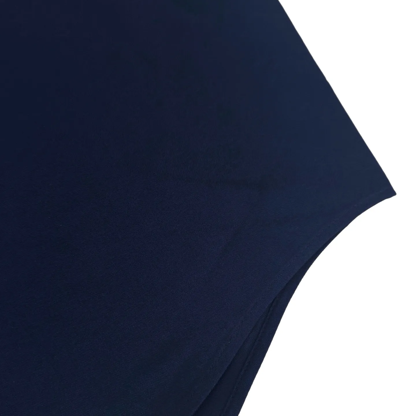 Ami Paris love pocket embroidered short-sleeved shirt (Blue) was originally purchased for 2,600 and developed. The fabric is made of customized high-density double-ply Oxford spinning. It is tight and smooth, comfortable and close to the skin. The warm mist blue pave the calm background. It is clear and soft with a cool and high-end atmosphere. The black love logo is quietly embellished on the left chest pocket. The light luxury is hidden in the square details. It is unobtrusive but has its own style. The neat silhouette hides gentleness and elegance. Every piece of clothing has its own elegance. It is quiet and extraordinary, using imported machine embroidery technology, using advanced computer control systems and precise mechanical components to realize Ami's love embroidery work with high precision. The lines are smooth and delicate, and the fabrics have been fermented and washed. The hand feel and texture are better, not easy to deform, not easy to shrink, not easy to fade, and maintain long-term beauty. Size:37-38-39-40